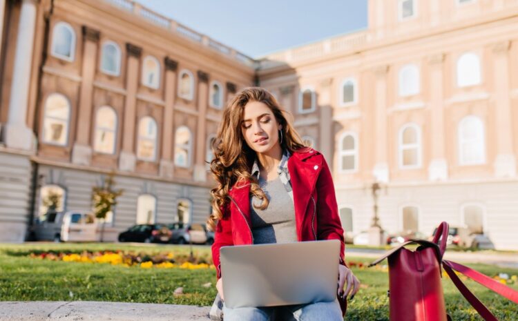  10 Popular Courses to Study in Canada